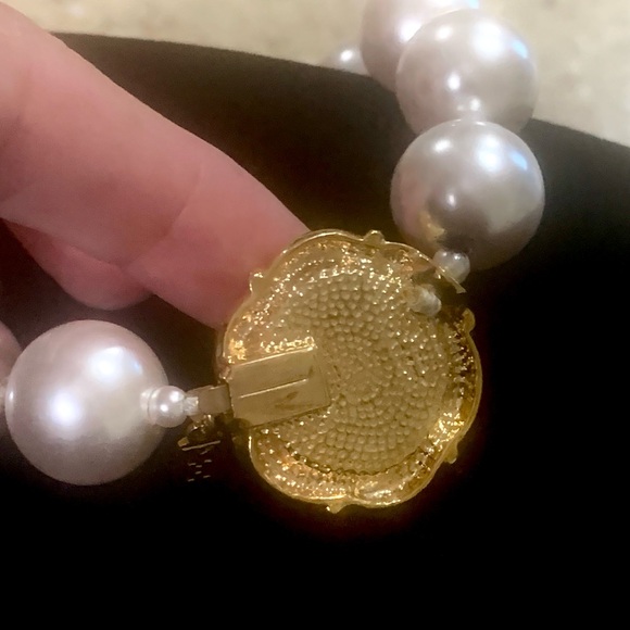 Tag Marked KR - Faux Pearl Choker Necklace Gold Tone - Picture 7 of 8